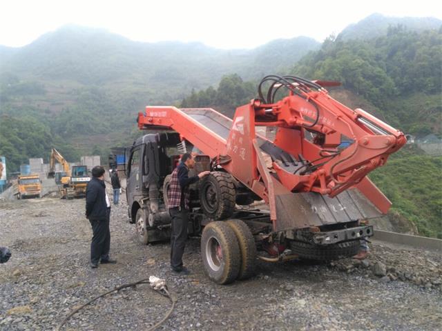 扒渣機(jī)多少錢(qián)一臺(tái).jpg
